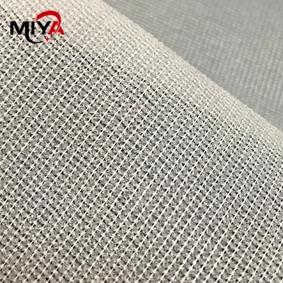 สีขาว / ดำ Fusible Interlining 30gsm Polyester สำหรับเสื้อผ้าและเครื่องแต่งกาย